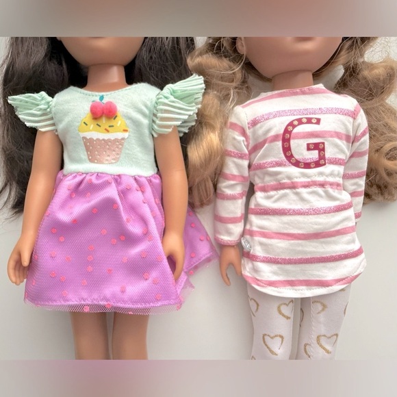 2 Glitter Girls Poseable Fashion Dolls and two additional outfits included - Picture 11 of 15